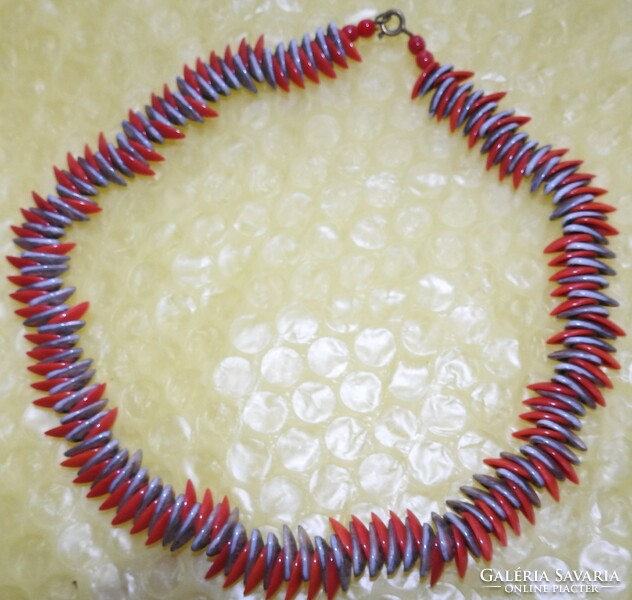 Különleges piros - szürke nyakék - nyaklánc