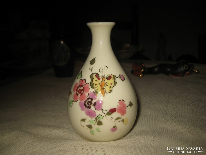 Zsolnay pillangó decoros , kézi festésű ,   kisváza ,  7 x 11 cm