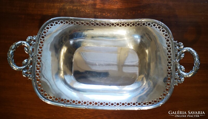 Beautiful antique silver eared serving centerpiece or bread pastry. Vi