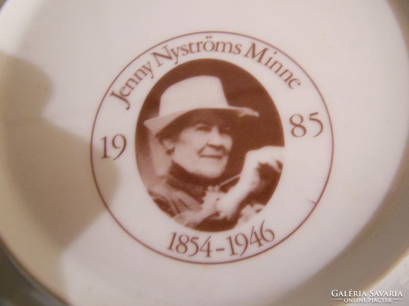 Plate - year 1985 - jenny nyströms minne - porcelain - 24 cm - perfect