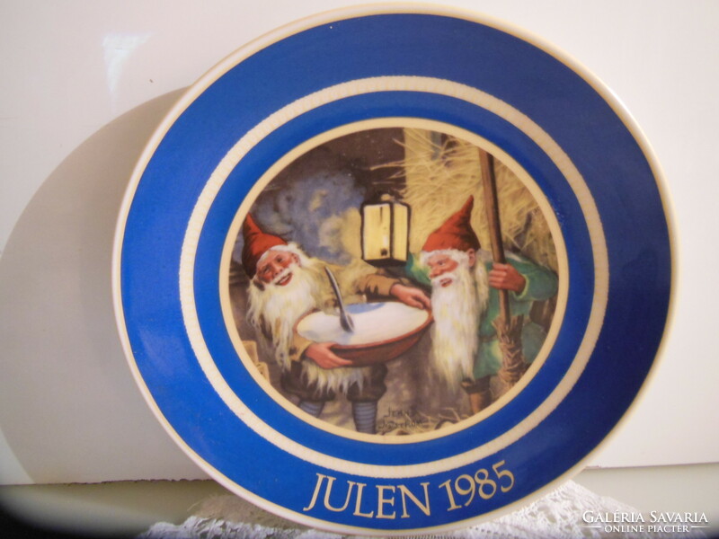 Plate - year 1985 - jenny nyströms minne - porcelain - 24 cm - perfect