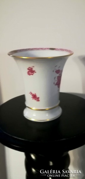 The Herend vase is 17 cm high