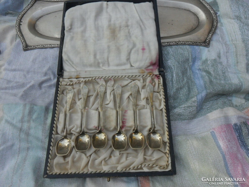 6 db csinos  antik ezüst kiskanál dobozában
