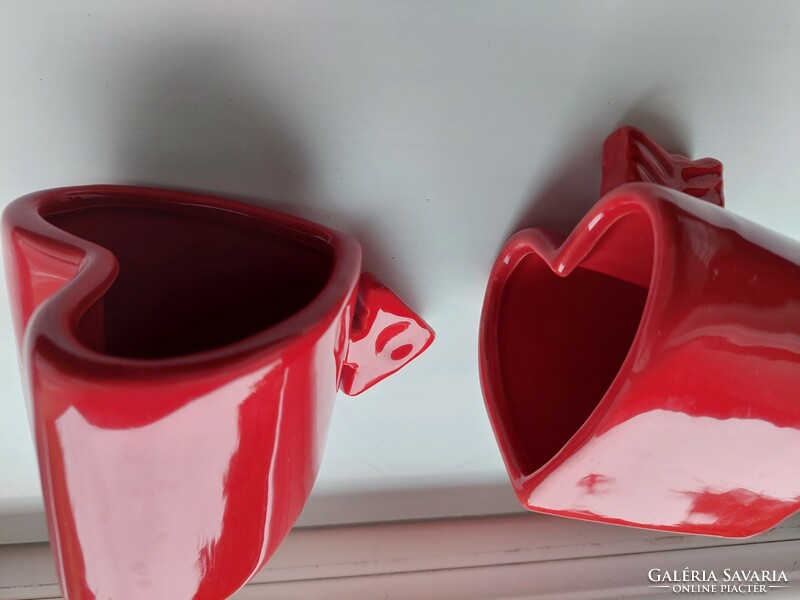 Pair of heart mugs
