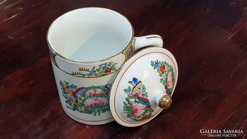 Tea mug with lid with meticulous oriental pattern. Flawless.
