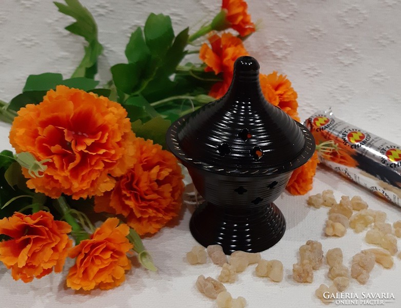 Decorative black table iron incense burner, resin burner with pierced bottom and top