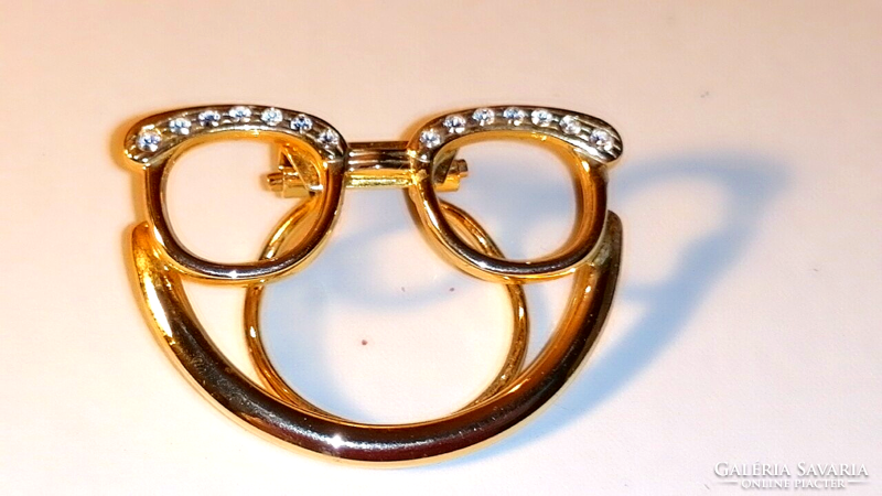 Aranyozott, szemüveget formázó, csini sálcsat 32.