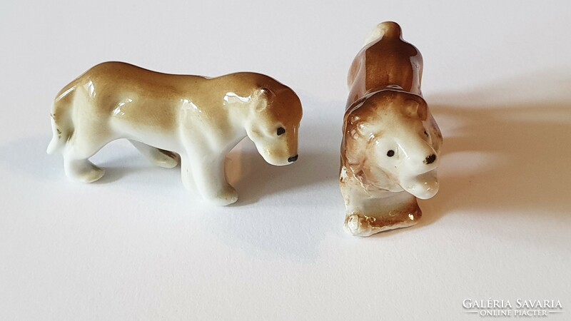 2 pcs. Mini, old porcelain. Couple of lions. 5Cm and 5.5cm. They are long.