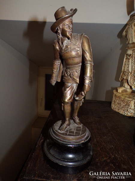 Statuette depicting a French knight