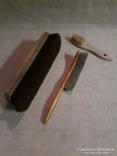 3 old high-quality wooden hat brushes, a beautiful horsehair clothes brush and a shoe brush are for sale together