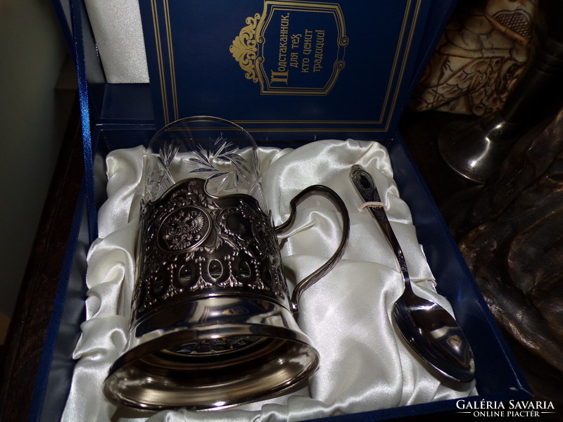 Orosz csiszolt üvegű teáspohár, ezüstözött fém pohártartóval