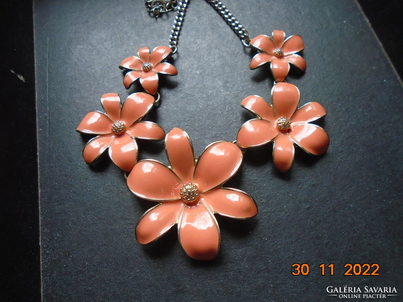 Colie of plastic gilded flowers with coral-orange enamel