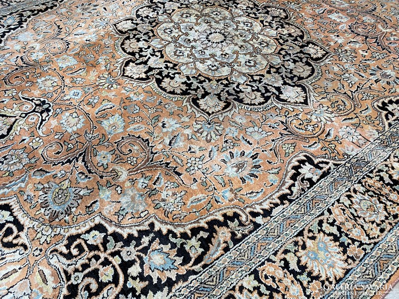 Silk hand-knotted Persian rug 274x187