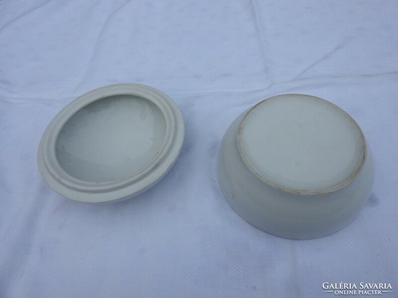 White flattened spherical porcelain sugar bonbonier