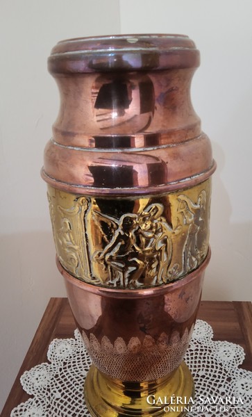 Vörösréz sárgarézzel díszített dombornyomott váza
