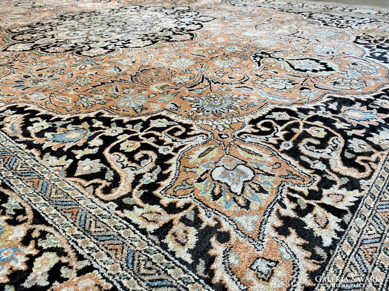 Silk hand-knotted Persian rug 274x187
