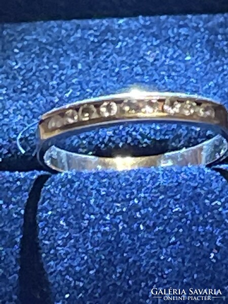 Nagyon szép 14 kr aranyból készült brilliánsokkal díszített aranygyűrű eladó!Ara:38.000.-