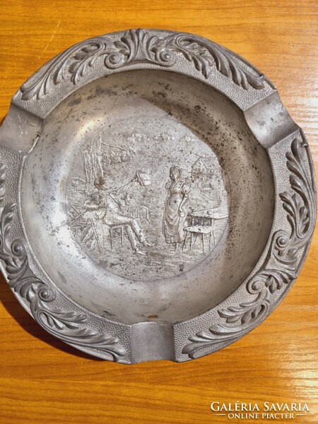 Old beautifully crafted ashtray 16 cm.