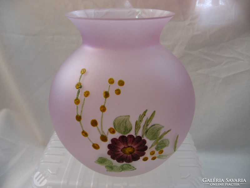 Festett virágos lilás rózsaszín üveg gömb váza