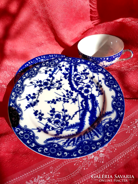Keleti mintázatú porcelán reggeliző, 3 darabos