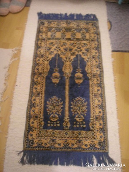 N13 prayer rugs have a silky touch, fringed red blue, green rugs 120 x 50 cm in beautiful colors