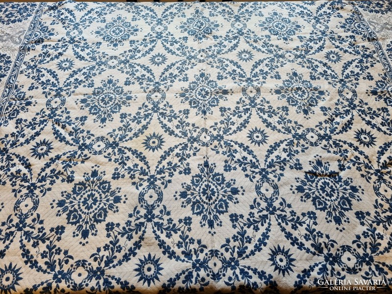 Kék fehér hímzett terítő 100x125 cm