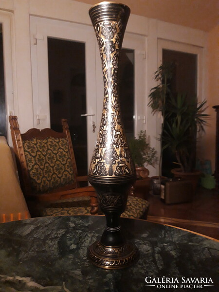 Aranyszínű vésett indiai réz váza - 50 cm