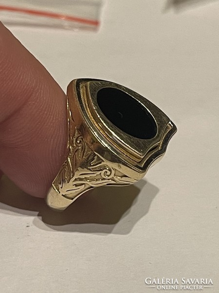14kr aranyból készült  pajzs motívumú gyűrű szép állapotban eladó!Ara:115.000.-
