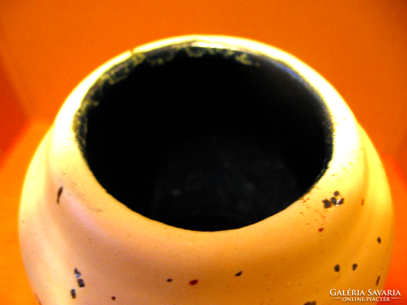 Retro marked ceramic vase with beige, ribbed, black dots. X mark, pestilence?