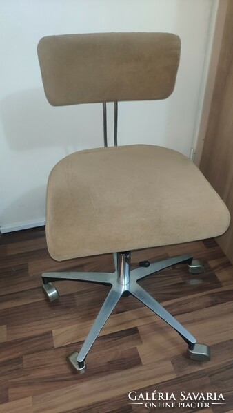 Retro swivel chair with plush velvet cover
