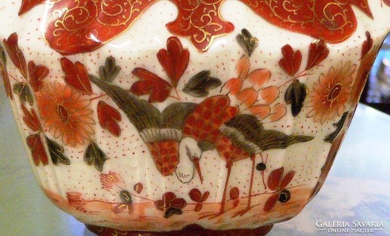 Stork patterned oriental vase