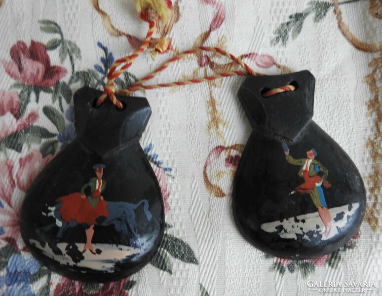 Wooden Spanish castanets in a pair - with a bullfight scene