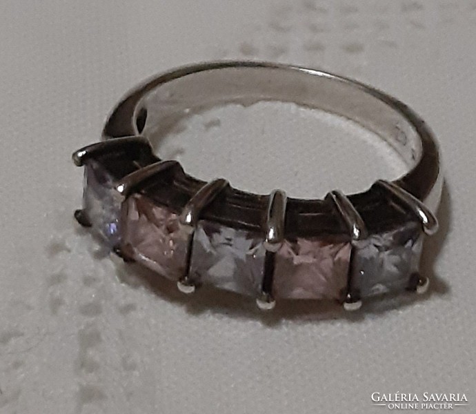 Women's ring decorated with Swarovski crystal stones