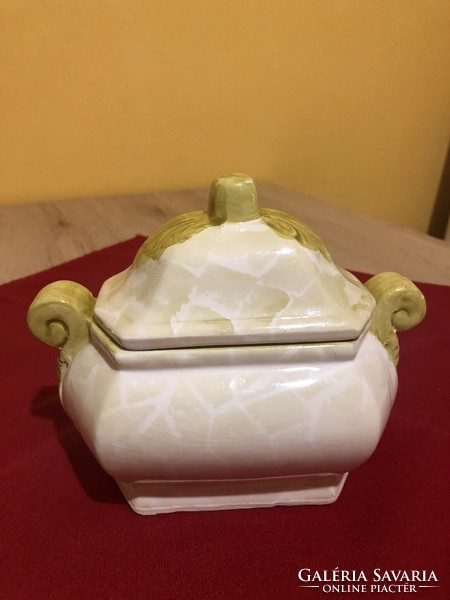 Ceramic container / bonbonnier/