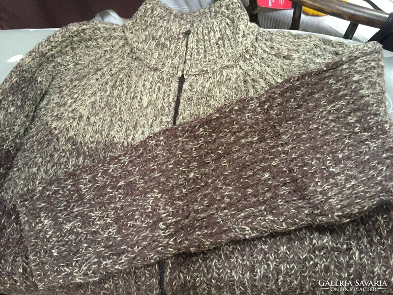 Beautiful winter hoodies in my offer! Thick, soft, warm men's sweater, size L