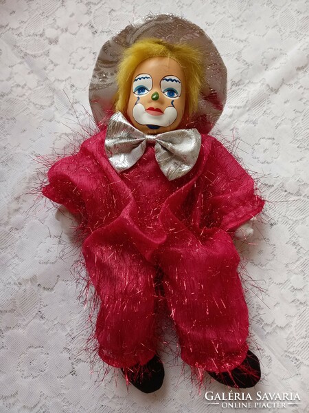 Clown in red