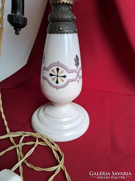 Gyönyörű régi  asztali lámpa virágos tejüveg aljjal Gyűjtői szépség