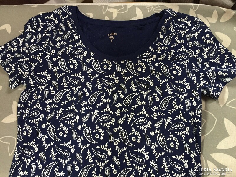 Blue and white patterned, cotton women's top, size S