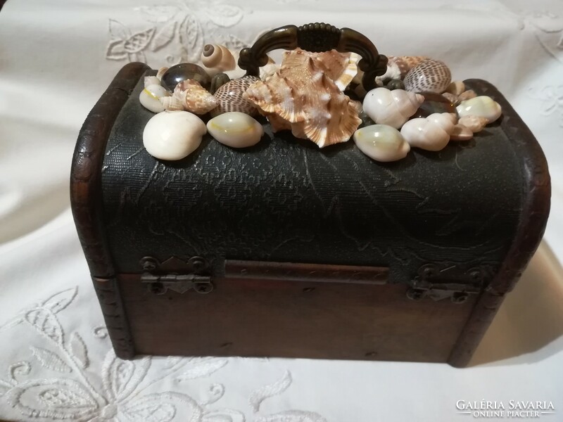 Shell gift box, jewelry holder.