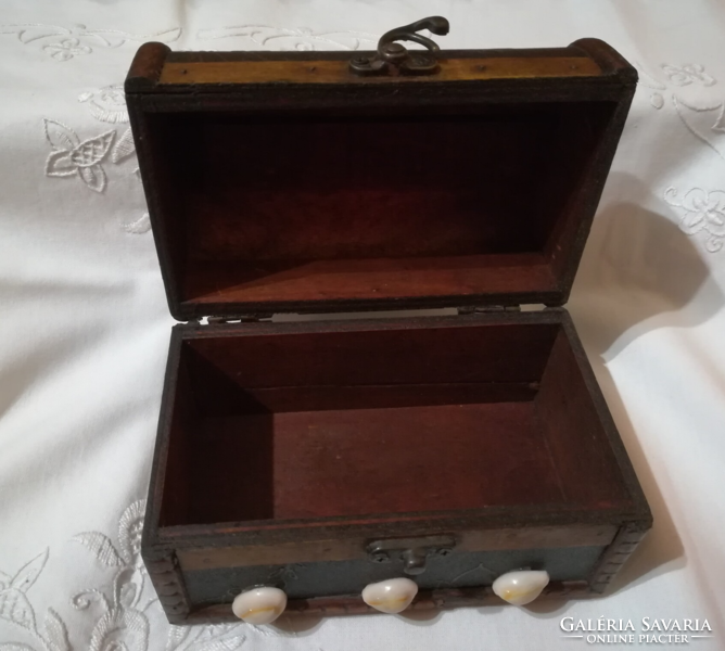 Shell gift box, jewelry holder.