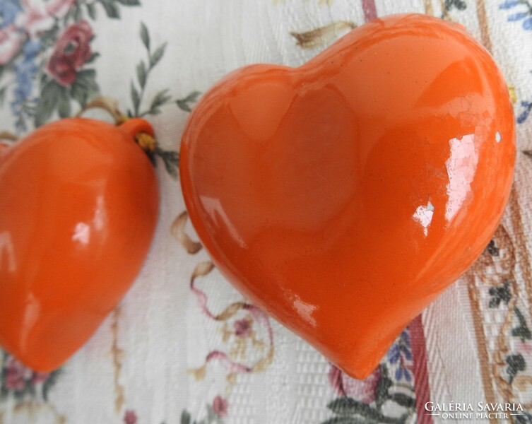 Wall red heart porcelain vase