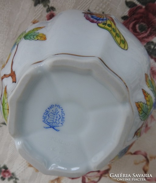 Kaspó vase with Victoria pattern from Herend
