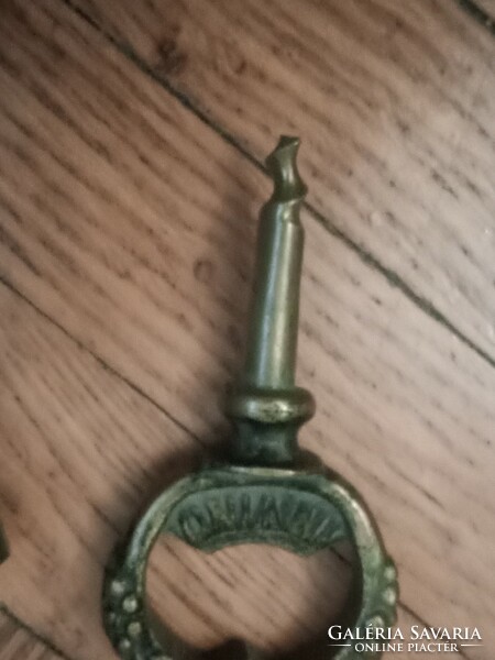 Very nicely crafted copper key corkscrew
