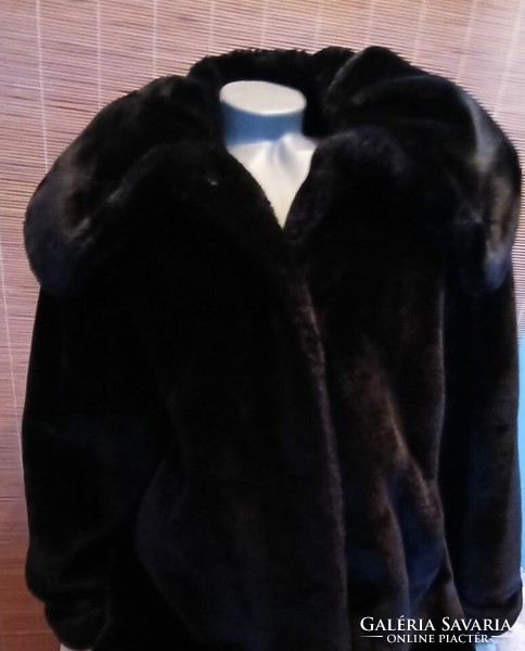 46-os fekete nagygalléros gyönyörű bunda kifogástalan műszőrme kabát