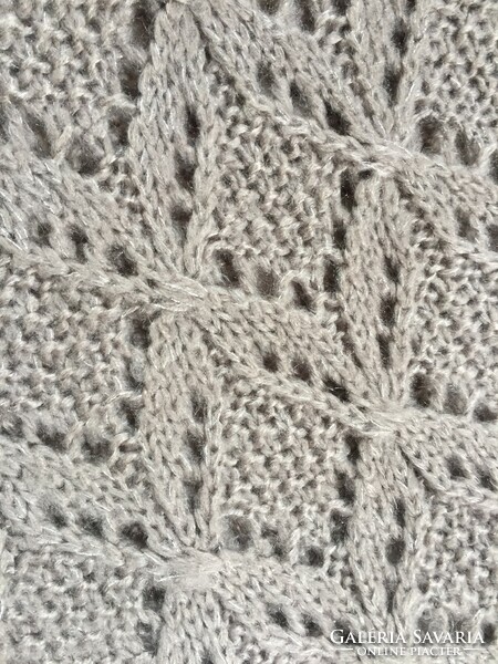 Beige round scarf with lace