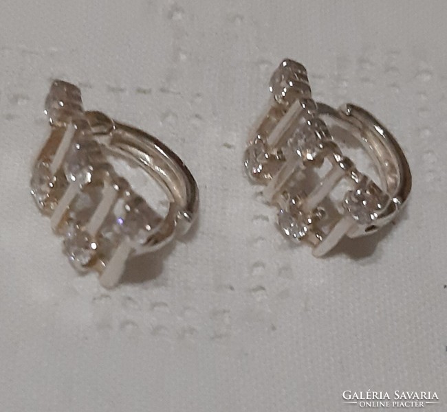 Csillogó kristályokkal  díszített  jelzett ezüst  fülbevaló pár