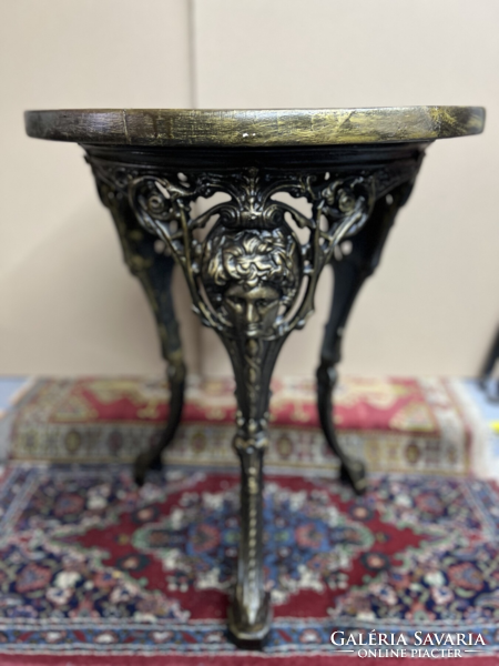 Cast iron leg round table special rarity!