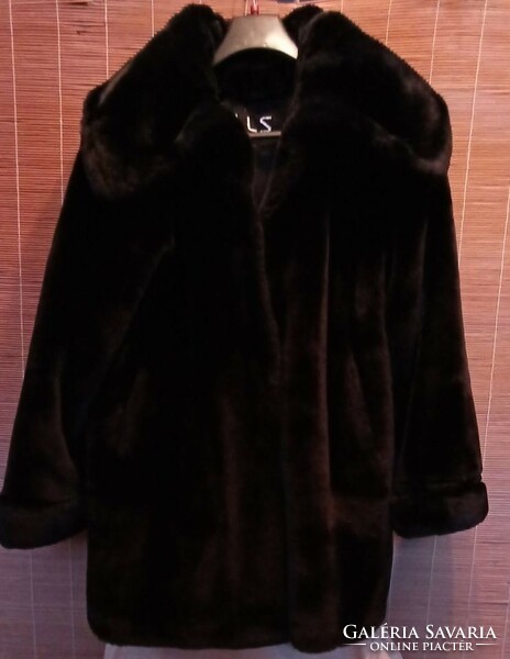 46 black large collar beautiful fur coat impeccable faux fur coat