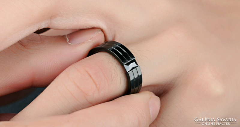 Fekete titánium férfi gyűrű, fekete fazettált kristállyal 241