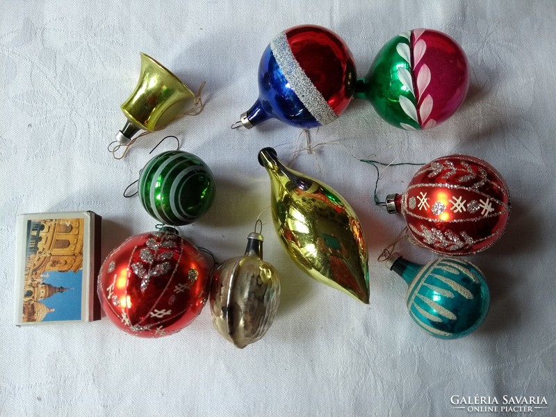9 mixed Christmas tree decorations from the 1960s and 70s
